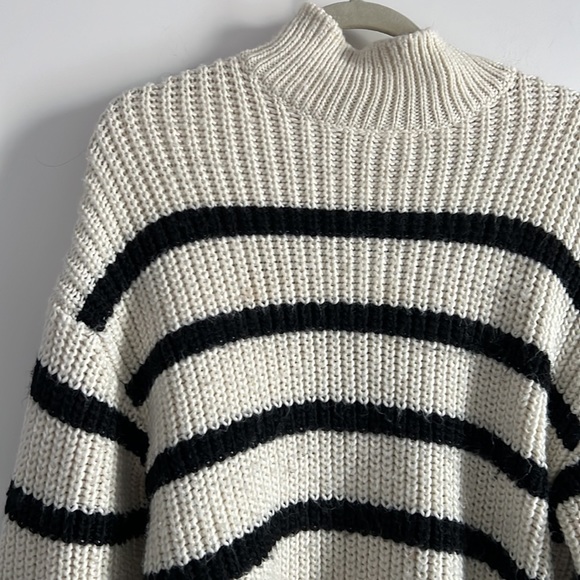 H&M Striped wool mix knit turtleneck Sweater in cream and navy - Picture 2 of 4